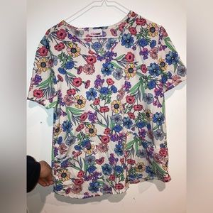 Size M, white Scrubstar Scrub Top. Fun spring floral print.